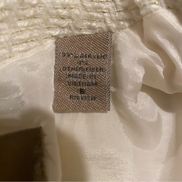 Elegant Cream Blazer - Picture 4 of 5